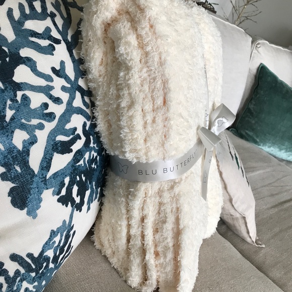 SET of 3 Luxury Blankets!! NWT exactly like barefoot dreams - Picture 6 of 9